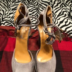 Brand New HENGSONG Size 39 Light Gray Shoes